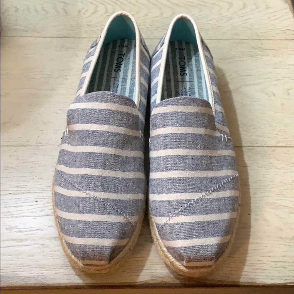 Toms - Picture 2 of 3